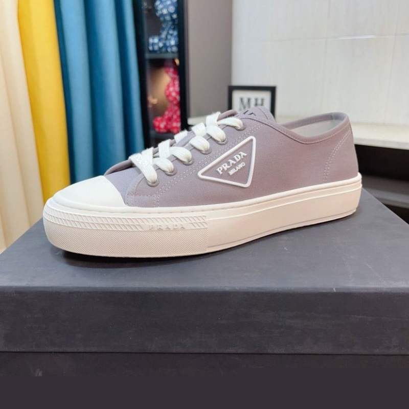 Pra*a casual shoes